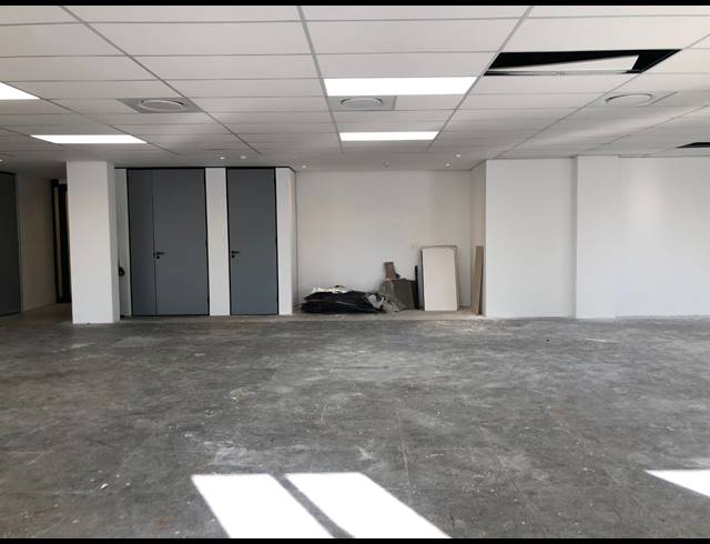 260M² OFFICE TO LET IN SANDHURST